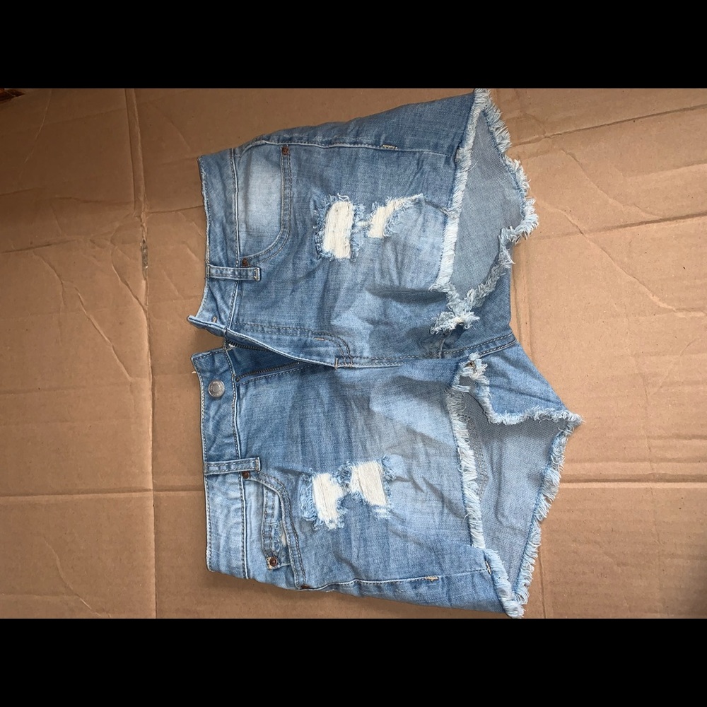 Never worn RSQ distressed denim shorts